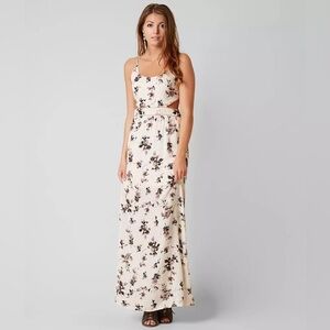 Honey Punch Floral Maxi Dress in cream/floral. Size medium.